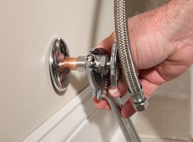 Thay mới van khóa nước