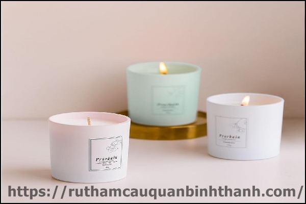 Khử m&ugrave;i h&ocirc;i ph&ograve;ng ngủ bằng s&aacute;p thơm