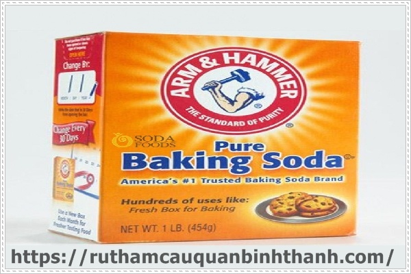Chuẩn bị trước khi th&ocirc;ng bồn cầu nghẹt bằng baking soda