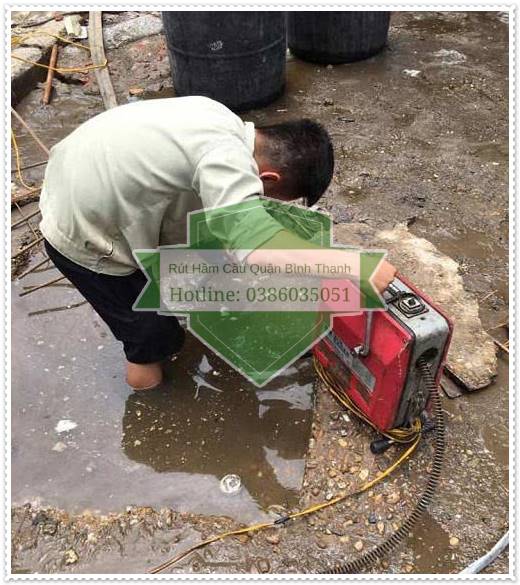 Ống thoát nước xuống bể phốt bị tràn gây nghẹt bồn