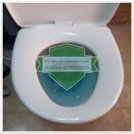 Thông bồn cầu bằng nước dung dịch hiệu quả