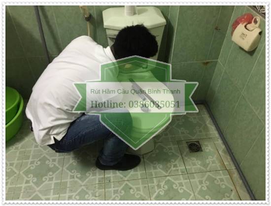 Thông bồn cầu bằng băng keo hiệu quả